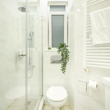 Ideal - Spacious & Modern Near Unirii Square *