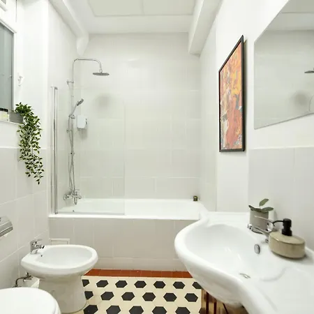 Ideal - Spacious & Modern Near Unirii Square Apartment