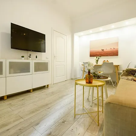 Appartement Ideal - Spacious & Modern Near Unirii Square *