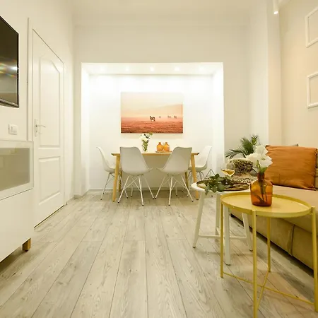 Ideal - Spacious & Modern Near Unirii Square Boekarest