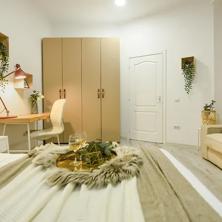 Ideal - Spacious & Modern Near Unirii Square