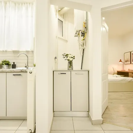 Ideal - Spacious & Modern Near Unirii Square דירה