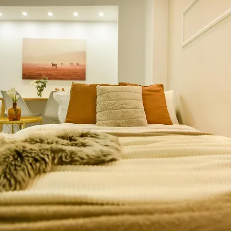 Ideal - Spacious & Modern Near Unirii Square * Boekarest