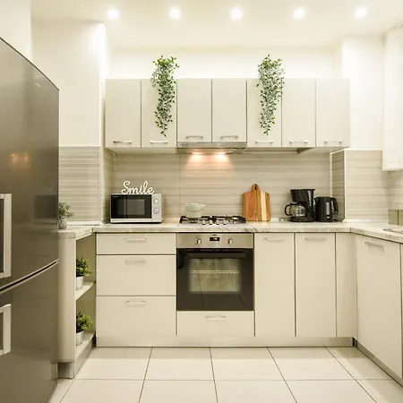 Ideal - Spacious & Modern Near Unirii Square