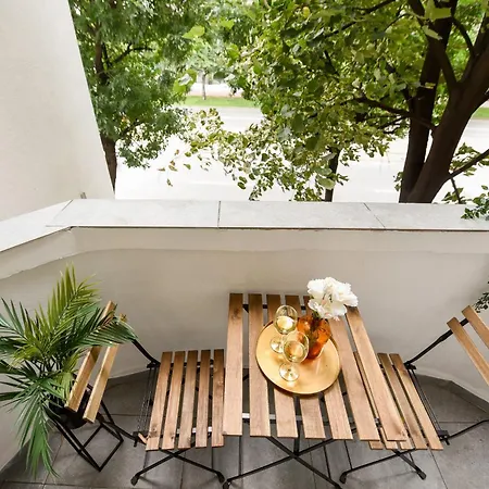 Ideal - Spacious & Modern Near Unirii Square