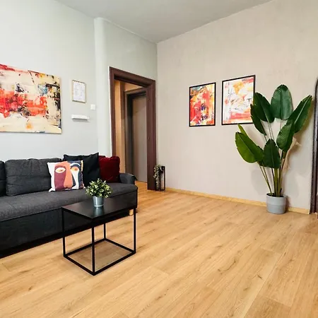Ideal - Spacious & Modern Near Unirii Square Boekarest