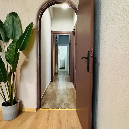 Ideal - Spacious & Modern Near Unirii Square * Boekarest