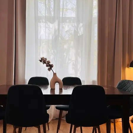 Ideal - Spacious & Modern Near Unirii Square דירה *